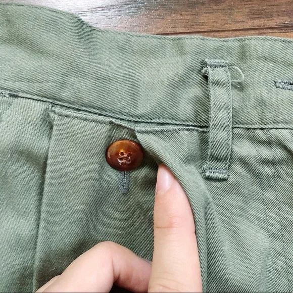 SOLD vintage • 90s olive green shorts pleated mom twill cargo high waist safari - Picture 7 of 11